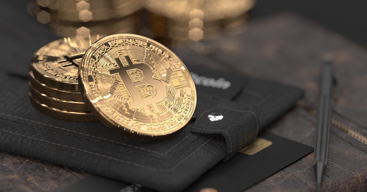 Moeda de bitcoin sobre uma carteira